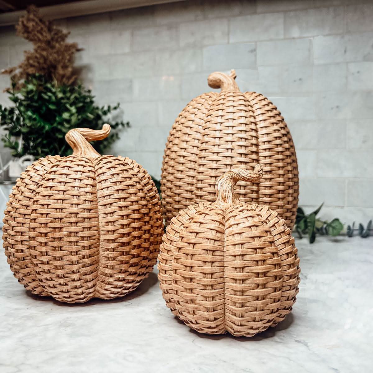 Gia Roma Basket Weave Statue Beige / Small Pumpkin Basket Weave Pumpkins