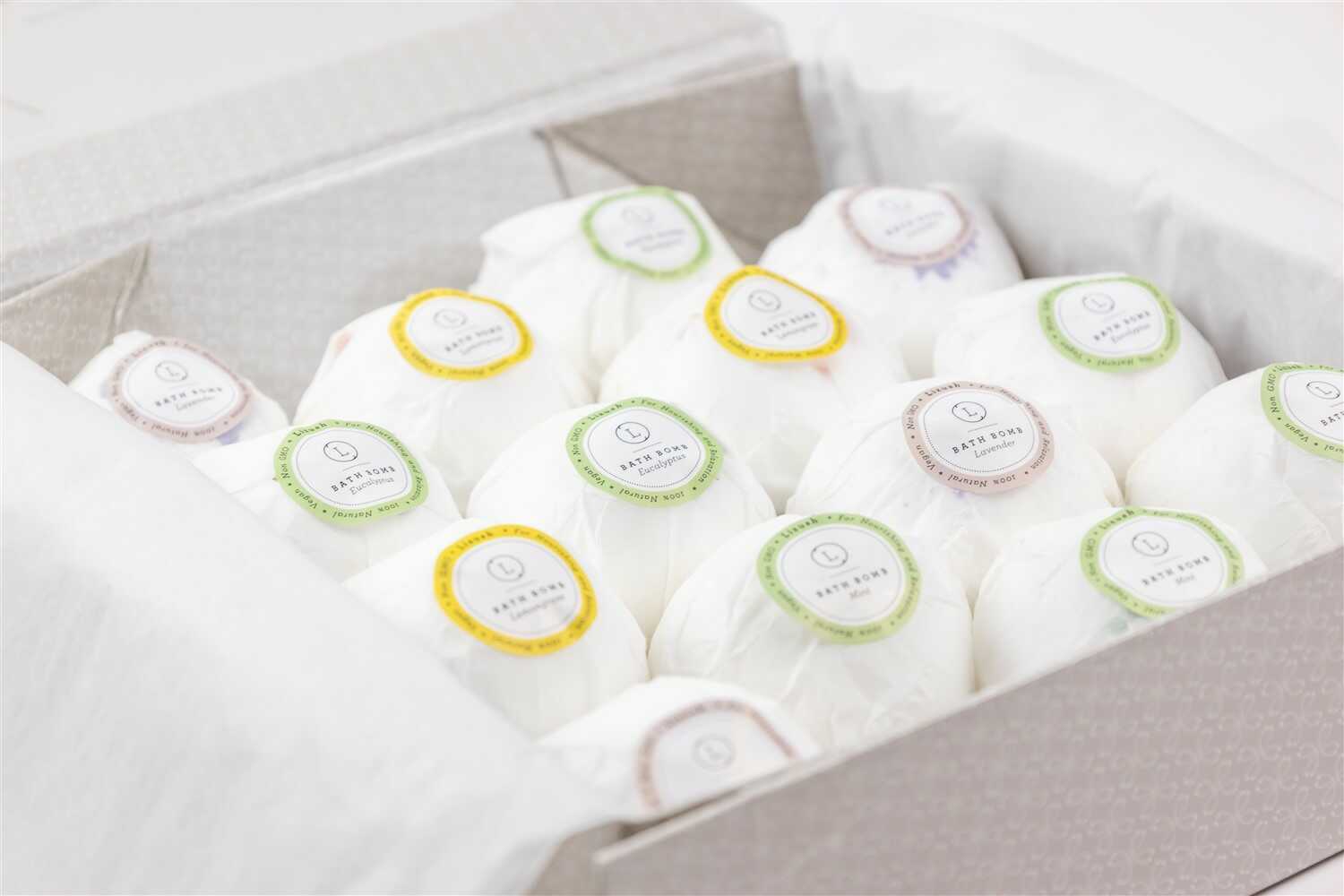 Lizush BATH BOMBS Bath Bombs Gift Box, Set of 14 Big 100% Natural Relaxing Bath Bombs
