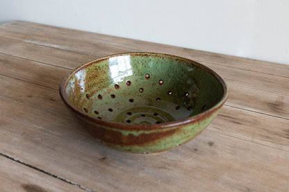 KJ Pottery Bowl Desert Green / Glazed Rim Berry Bowl