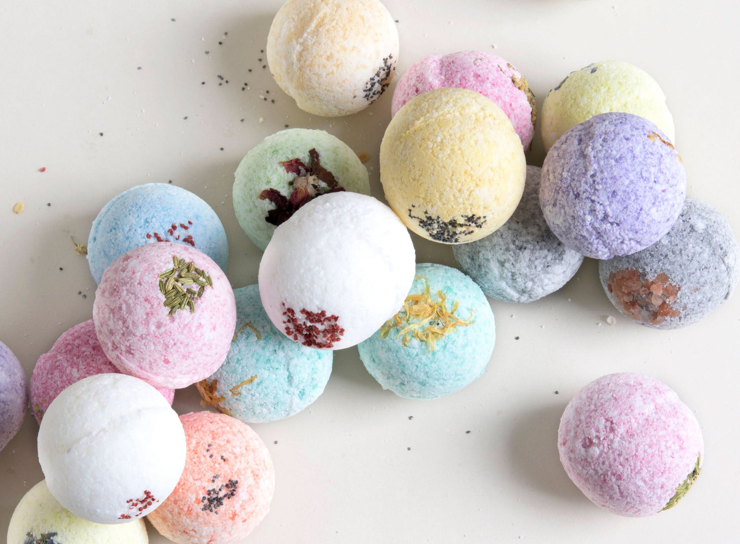 Lizush BATH BOMBS &amp; SHOWER STEAMERS No name 11 Bath Bombs Gift Box +  one Free Bomb to make 12 !!